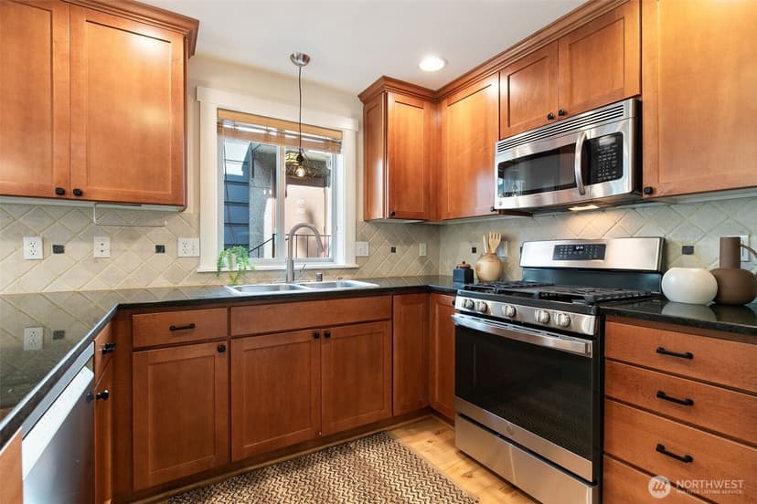 Property photo for 4306 Winslow Place N #B, Seattle photo 12
