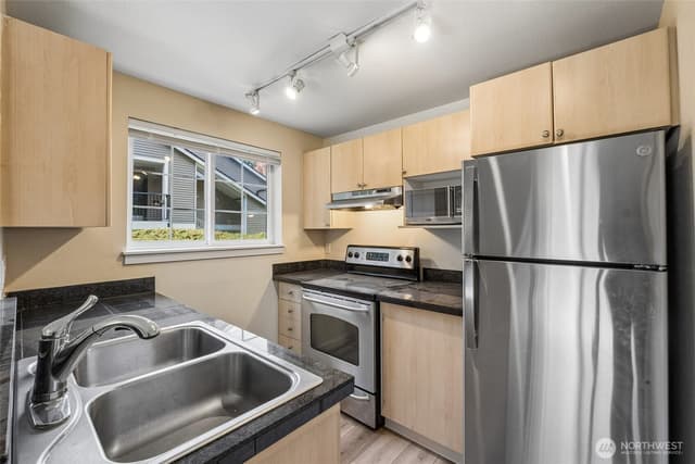 Property photo for 10619 SE 261st Place #E106, Kent photo 4