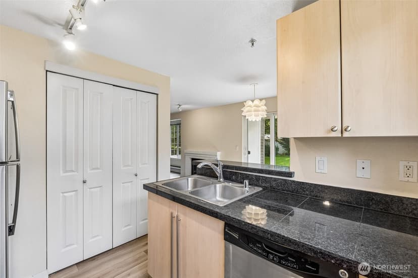 Property photo for 10619 SE 261st Place #E106, Kent photo 5