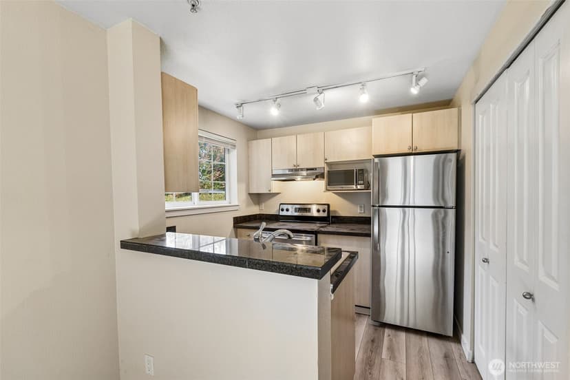 Property photo for 10619 SE 261st Place #E106, Kent photo 3