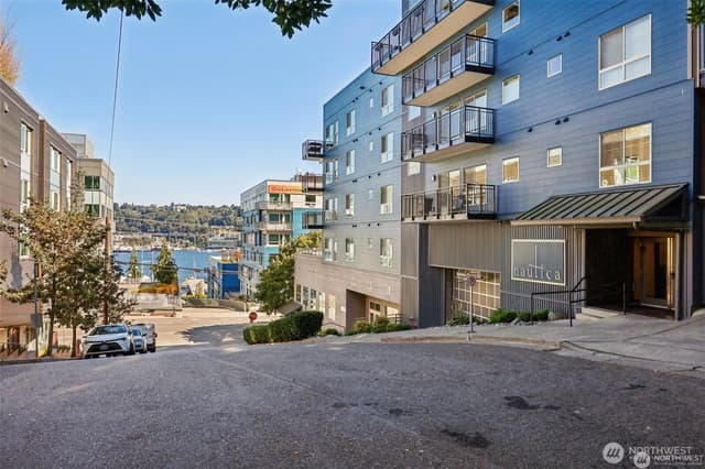 Property photo for 1425 Dexter Avenue N #611, Seattle photo 2