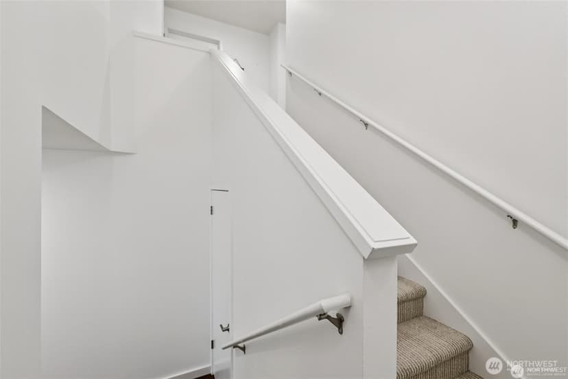 Property photo for 1425 Dexter Avenue N #611, Seattle photo 22