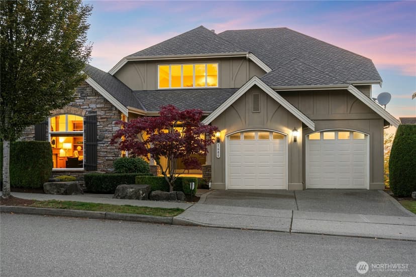 Property photo for 1685 30th Avenue NE, Issaquah photo 2