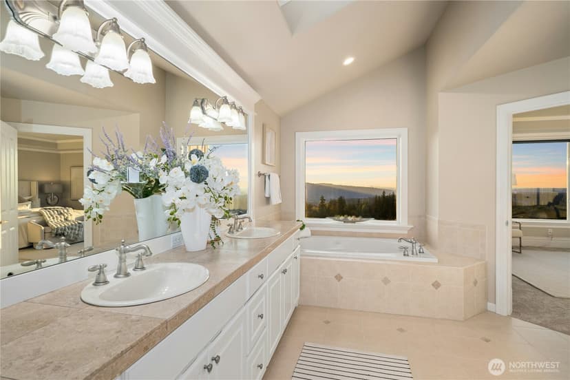 Property photo for 1685 30th Avenue NE, Issaquah photo 24