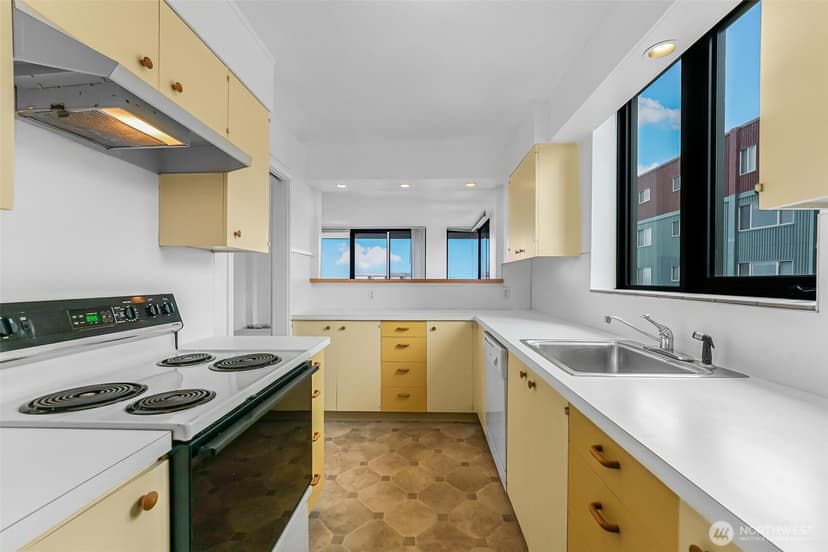 Property photo for 521 5th Avenue W #306, Seattle photo 8