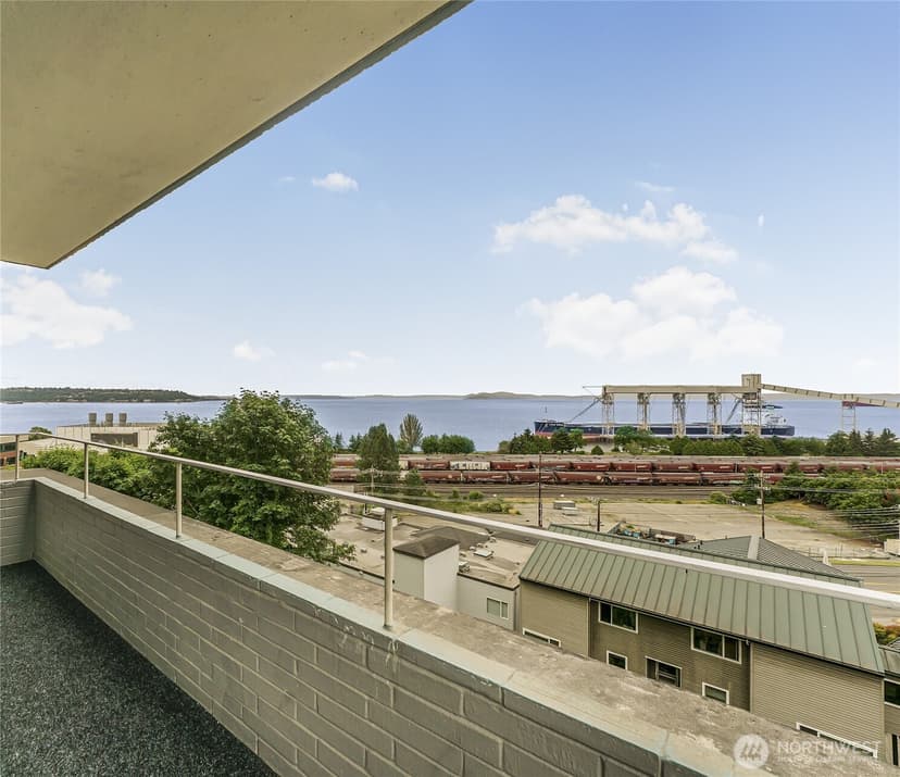 Property photo for 521 5th Avenue W #306, Seattle photo 12
