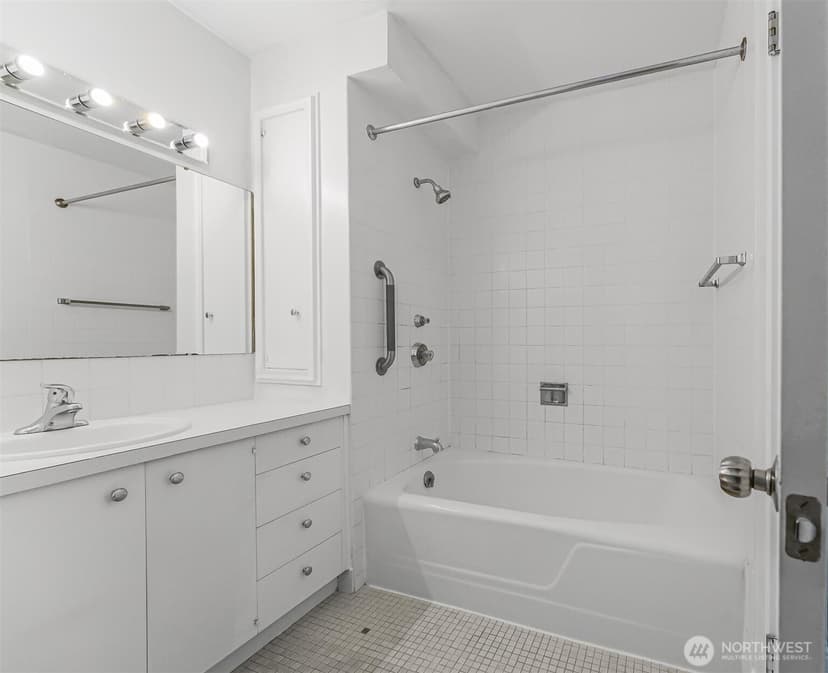 Property photo for 521 5th Avenue W #306, Seattle photo 10