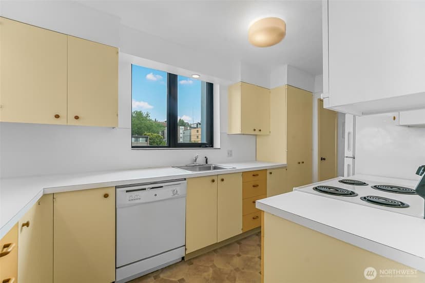 Property photo for 521 5th Avenue W #306, Seattle photo 7