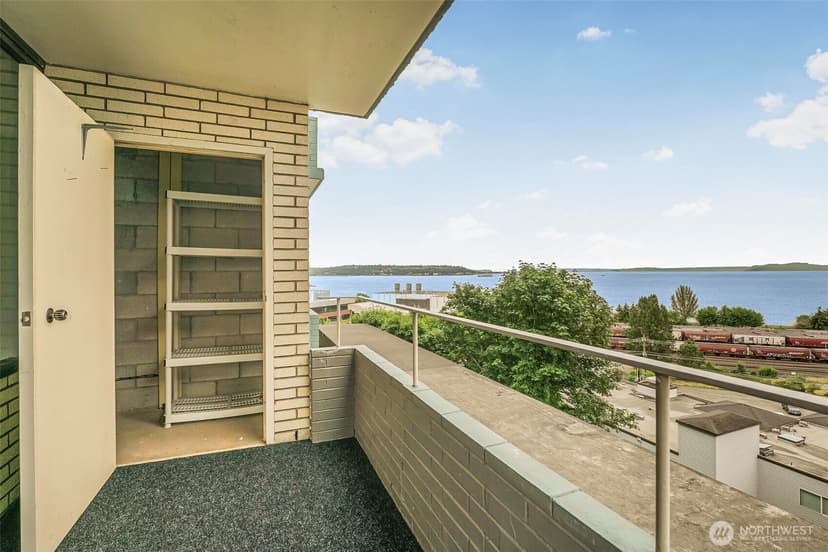 Property photo for 521 5th Avenue W #306, Seattle photo 14