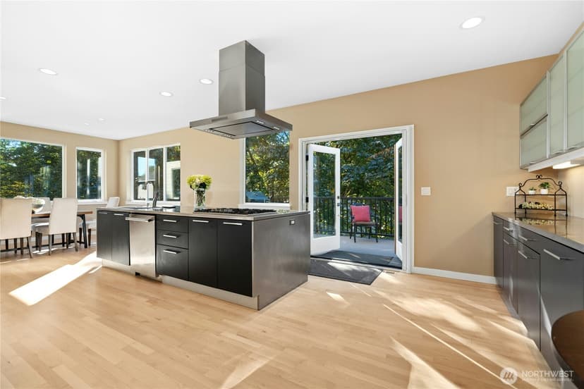 Property photo for 5753 152nd Avenue SE, Bellevue photo 11
