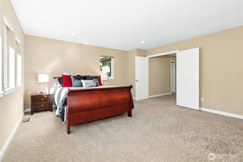 Property photo for 5753 152nd Avenue SE, Bellevue photo 20