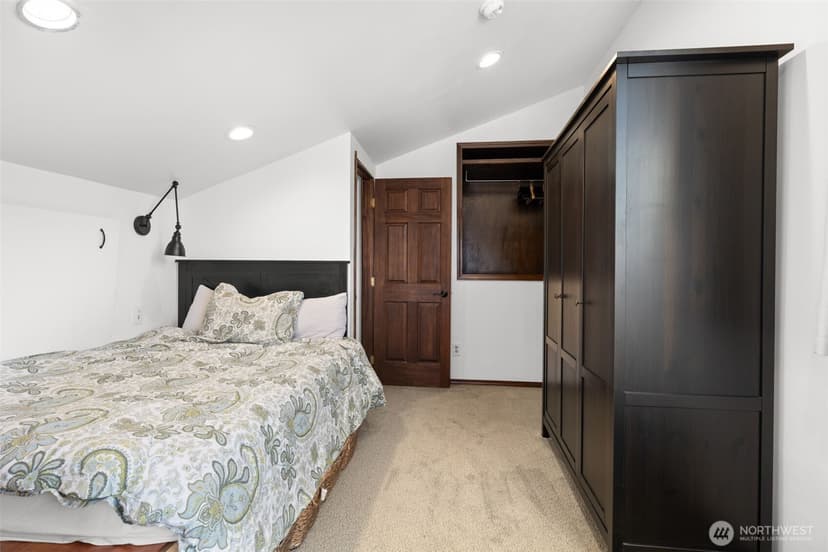 Property photo for 504 Prospect Avenue N, Kent photo 32