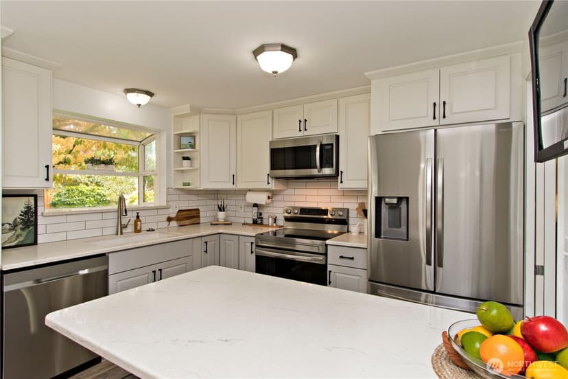 Property photo for 15605 NE 1st Street, Bellevue photo 9