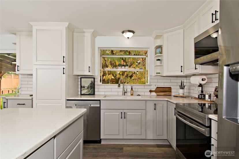 Property photo for 15605 NE 1st Street, Bellevue photo 6