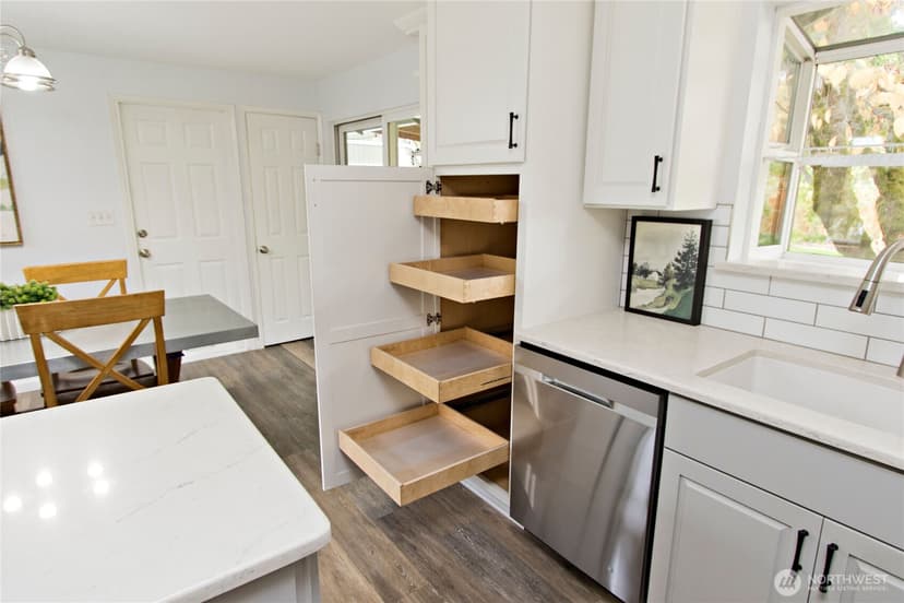 Property photo for 15605 NE 1st Street, Bellevue photo 10
