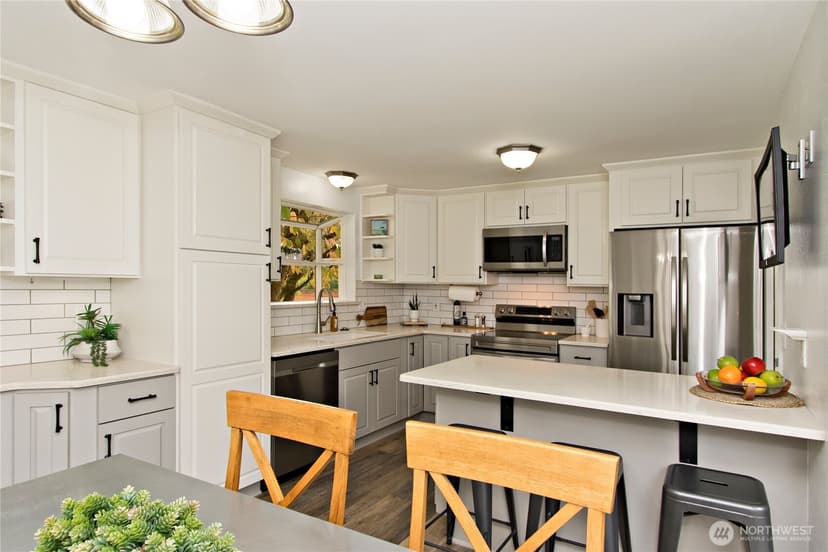 Property photo for 15605 NE 1st Street, Bellevue photo 3