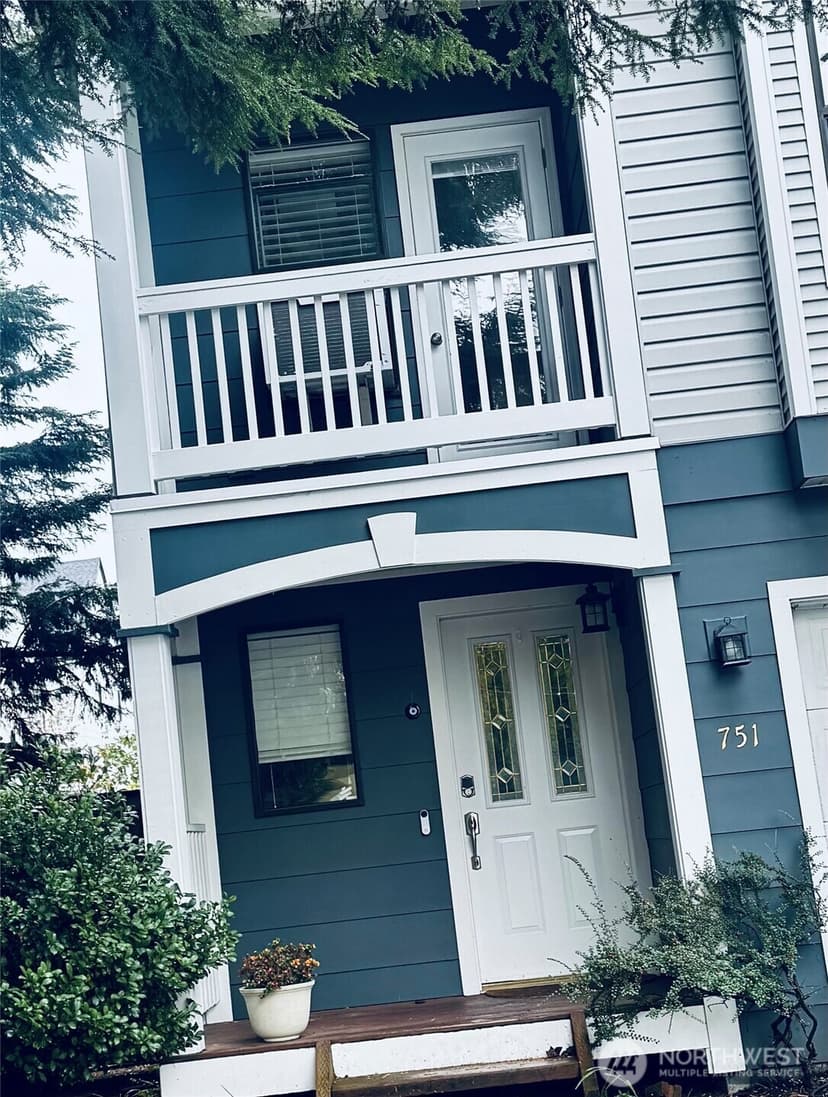 Property photo for 751 NW Juniper St #751, Issaquah photo 2