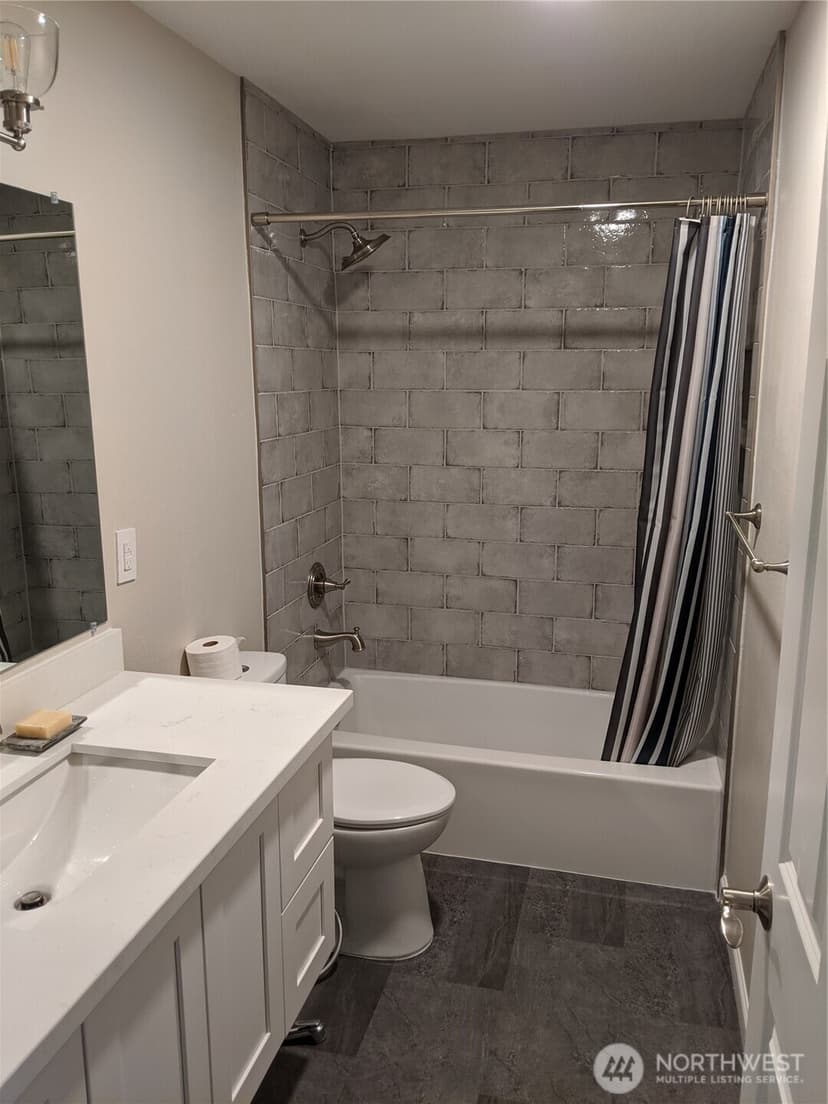 Property photo for 751 NW Juniper St #751, Issaquah photo 16