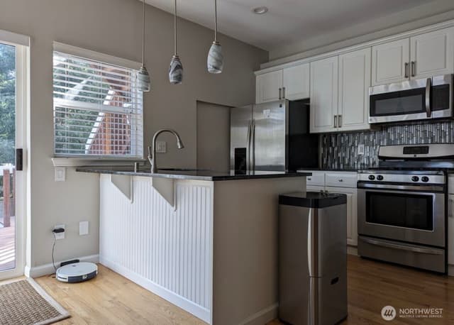Property photo for 751 NW Juniper St #751, Issaquah photo 4