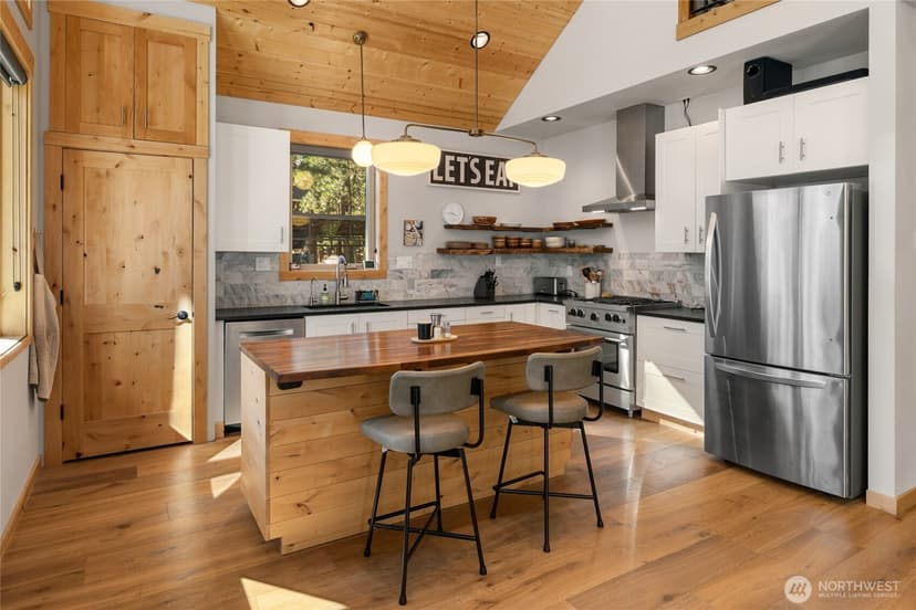 Property photo for 381 Tamarack Drive, Ronald photo 8