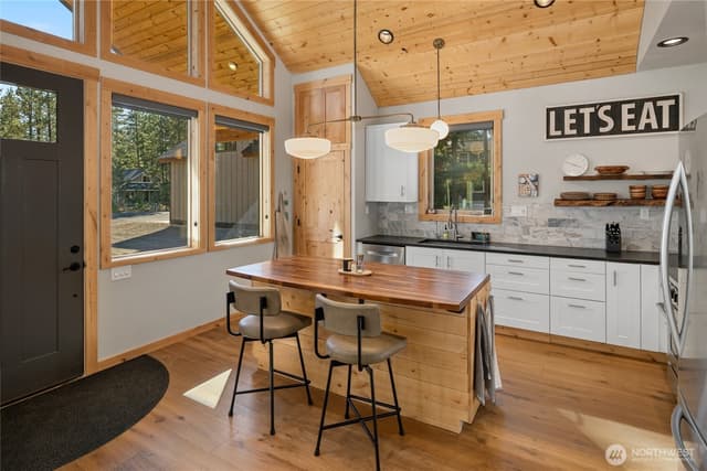 Property photo for 381 Tamarack Drive, Ronald photo 5