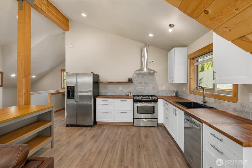 Property photo for 381 Tamarack Drive, Ronald photo 25