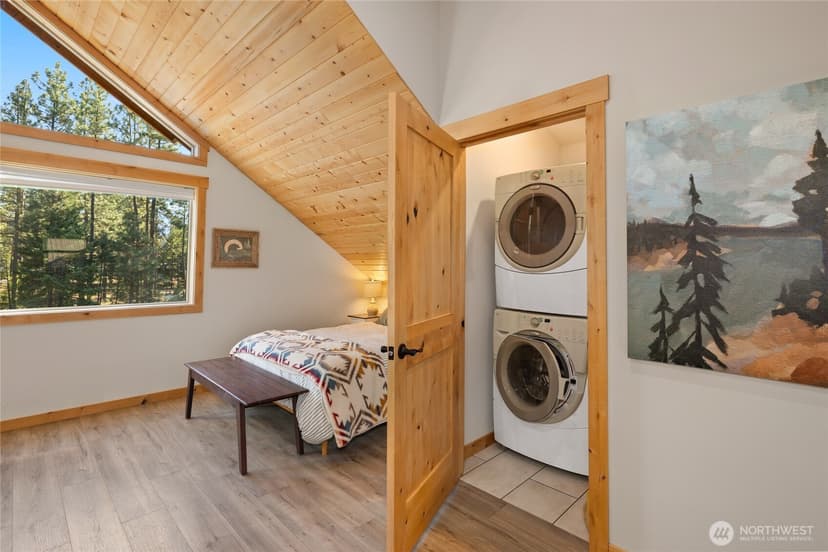 Property photo for 381 Tamarack Drive, Ronald photo 27