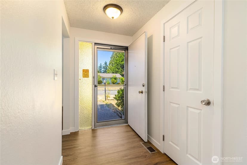 Property photo for 17114 130th Avenue SE, Renton photo 3