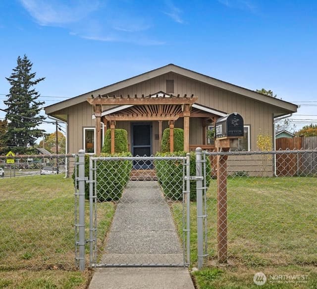 Property photo for 2301 Fulton Street, Everett photo 3