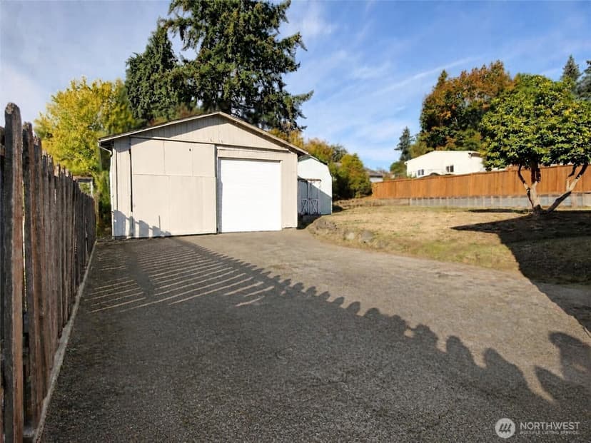 Property photo for 2404 NE 22nd Street, Renton photo 23