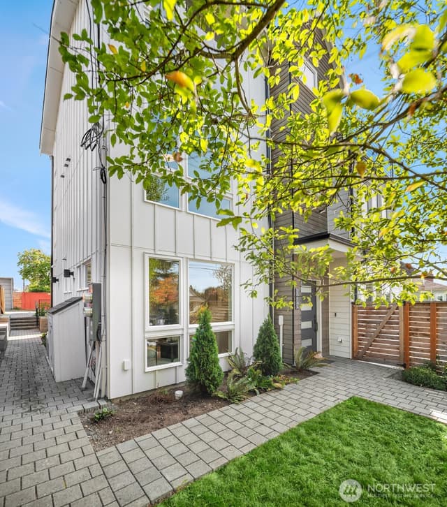Property photo for 7514 28th Avenue NW #B, Seattle photo 3