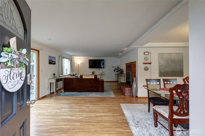 Property photo for 7820 NE 195th Street, Kenmore photo 2