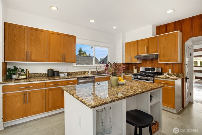 Property photo for 6220 2nd Avenue NW, Seattle photo 11