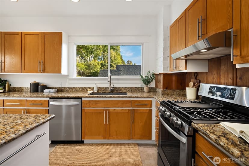 Property photo for 6220 2nd Avenue NW, Seattle photo 12