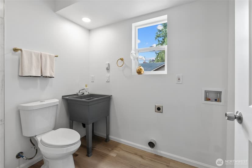 Property photo for 2531 Monroe Avenue, Everett photo 19