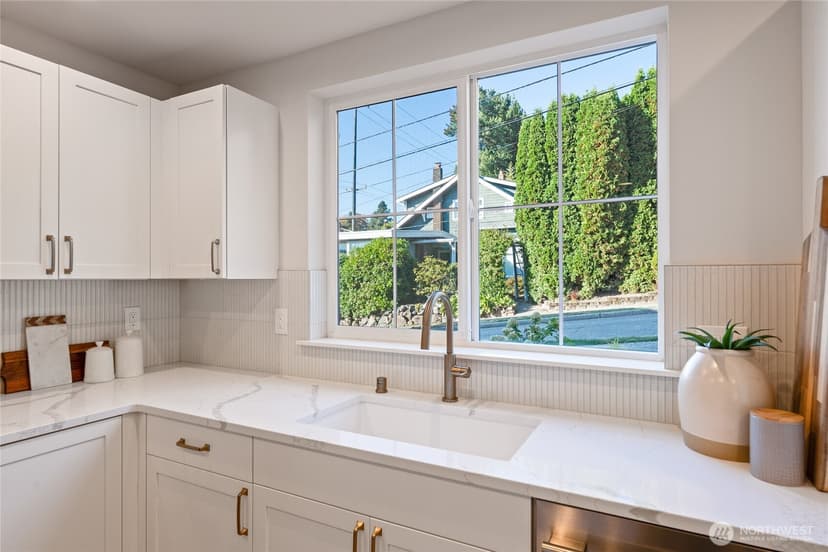 Property photo for 261 NW 42nd Avenue, Seattle photo 10