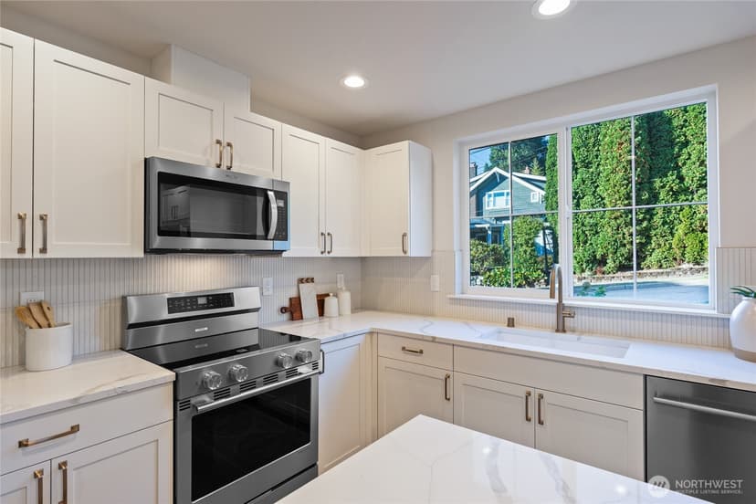 Property photo for 261 NW 42nd Avenue, Seattle photo 9