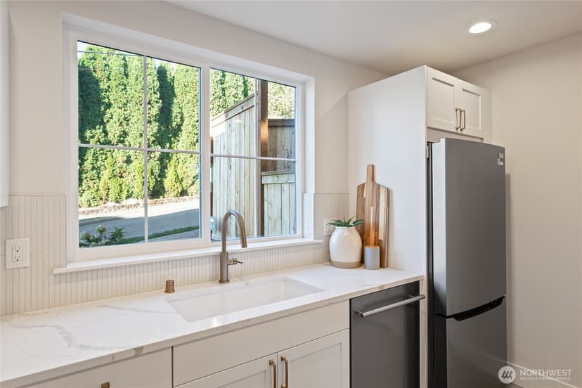 Property photo for 261 NW 42nd Avenue, Seattle photo 17