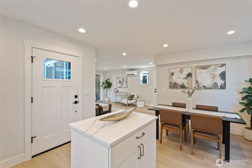 Property photo for 261 NW 42nd Avenue, Seattle photo 12