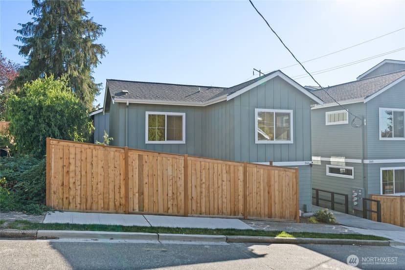 Property photo for 261 NW 42nd Avenue, Seattle photo 3