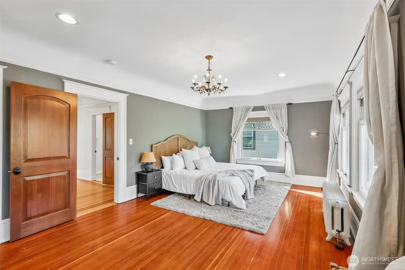 Property photo for 5260 16th Avenue NE, Seattle photo 23