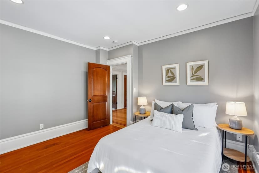 Property photo for 5260 16th Avenue NE, Seattle photo 15