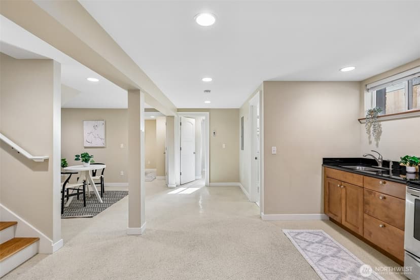 Property photo for 5260 16th Avenue NE, Seattle photo 30