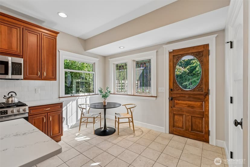 Property photo for 5260 16th Avenue NE, Seattle photo 12