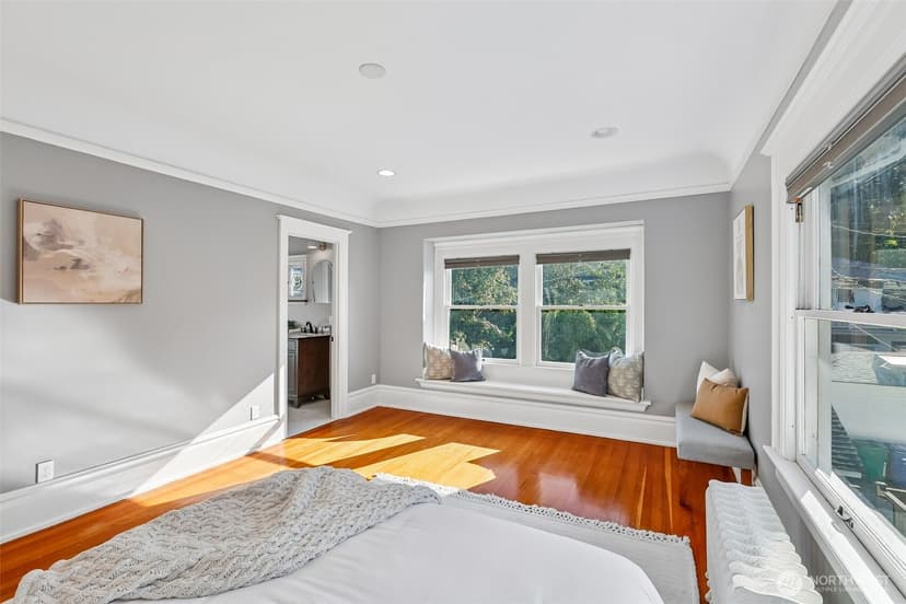 Property photo for 5260 16th Avenue NE, Seattle photo 19