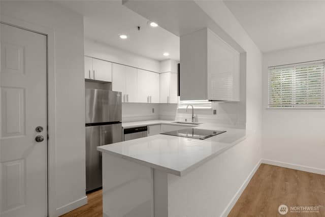 Property photo for 2600 118th Avenue SE #4-101, Bellevue photo 4