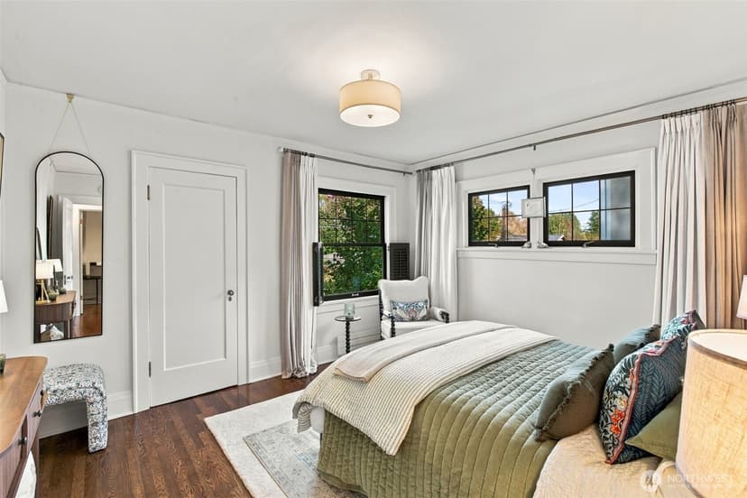 Property photo for 2400 E Roanoke Street, Seattle photo 15