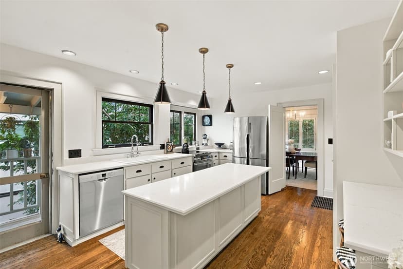 Property photo for 2400 E Roanoke Street, Seattle photo 11