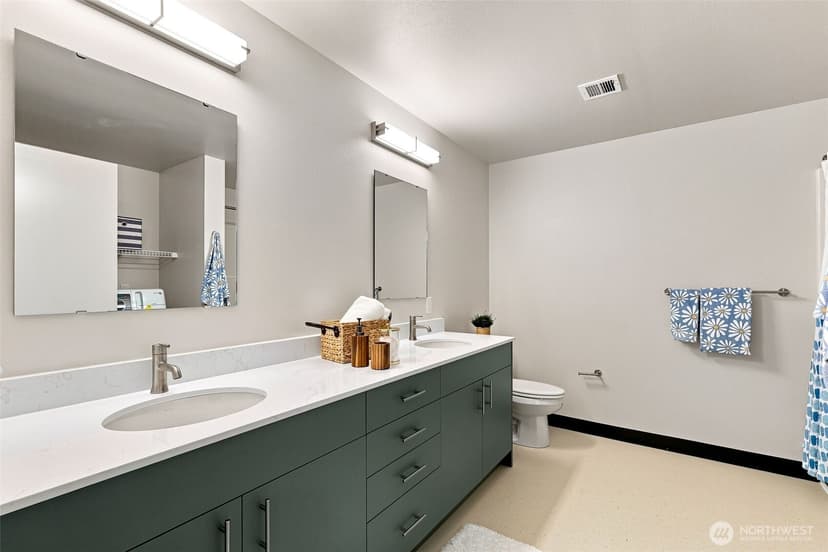 Property photo for 6109 Phinney Avenue N #505, Seattle photo 12