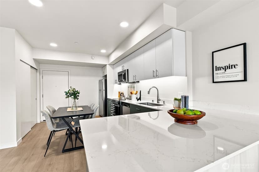 Property photo for 6109 Phinney Avenue N #505, Seattle photo 7